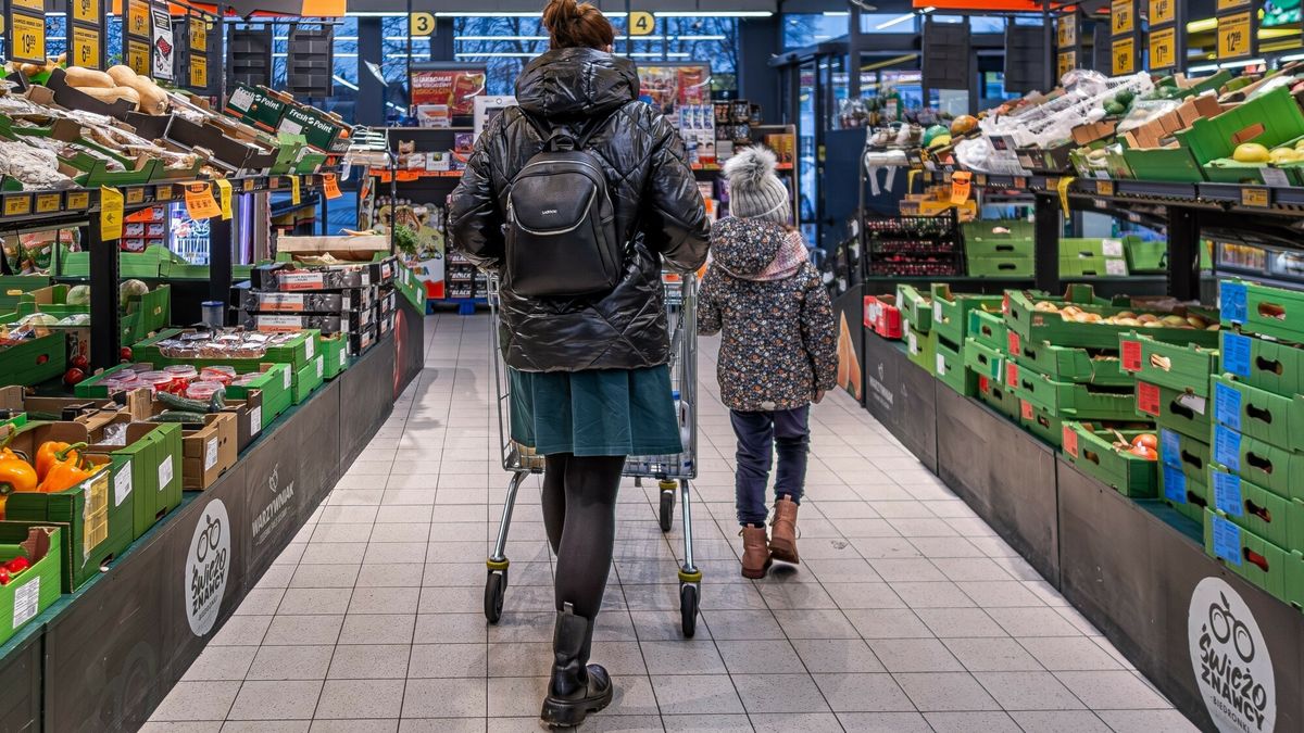 Reporter archiwum 2025 01
18.01.2025 Piecki, woj. warminsko-mazurskie. Zakupy w supermarkecie sieci "Biedronka" (zdj. ilustracyjne). fot. Eryk Stawinski/REPORTER
Eryk Stawinski/REPORTER