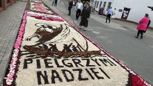 Jak Krzymów świętuje Boże Ciało? Kwietny dywan, który zachwyca