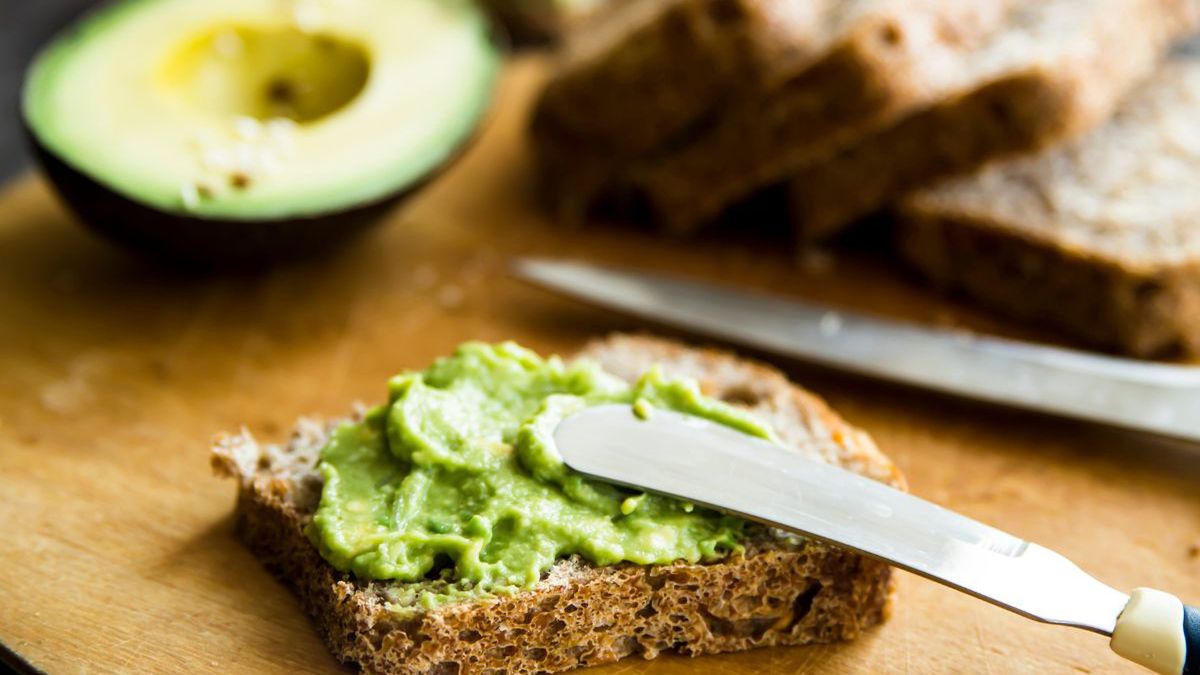 Jak szybko zmiękczyć awokado na pastę?