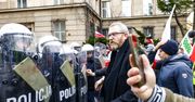 Grzegorz Braun wyszedł przed Sejm. Wdał się w dyskusję z policją