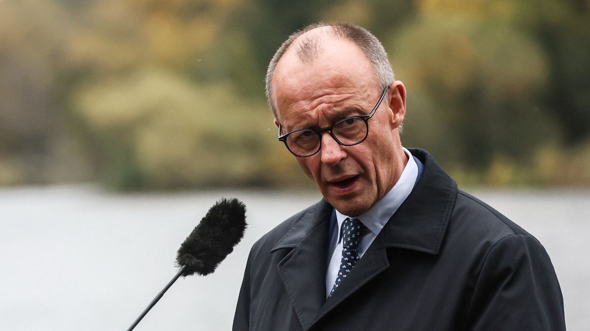 German Chancellor Friedrich Merz gives a media statement during his inaugural visit to Brandenburg, Potsdam, Germany, 14 October 2025. EPA/FILIP SINGER /POOL Dostawca: PAP/EPA.