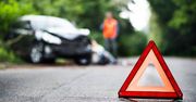 Żory: Pijany kierowca rozbił się na drzewie. System eCall sam wezwał służby na miejsce