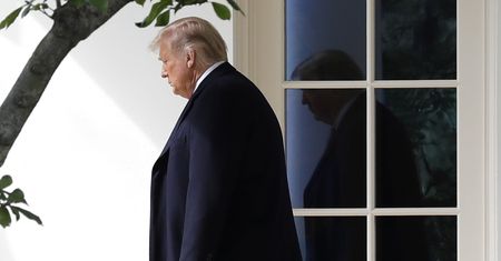 Koronawirus. Donald Trump zakażony. "NYT": To problem dla jego kampanii
