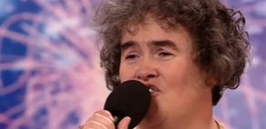 Susan Boyle zachwyciła w "Mam Talent". Potem zniknęła z mediów. Co u niej słychać i jak dziś wygląda?