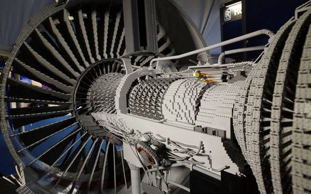 Wykonana z klocków Lego replika silnika Rolls-Royce Trent 1000 (Fot. Gizmodo.com)