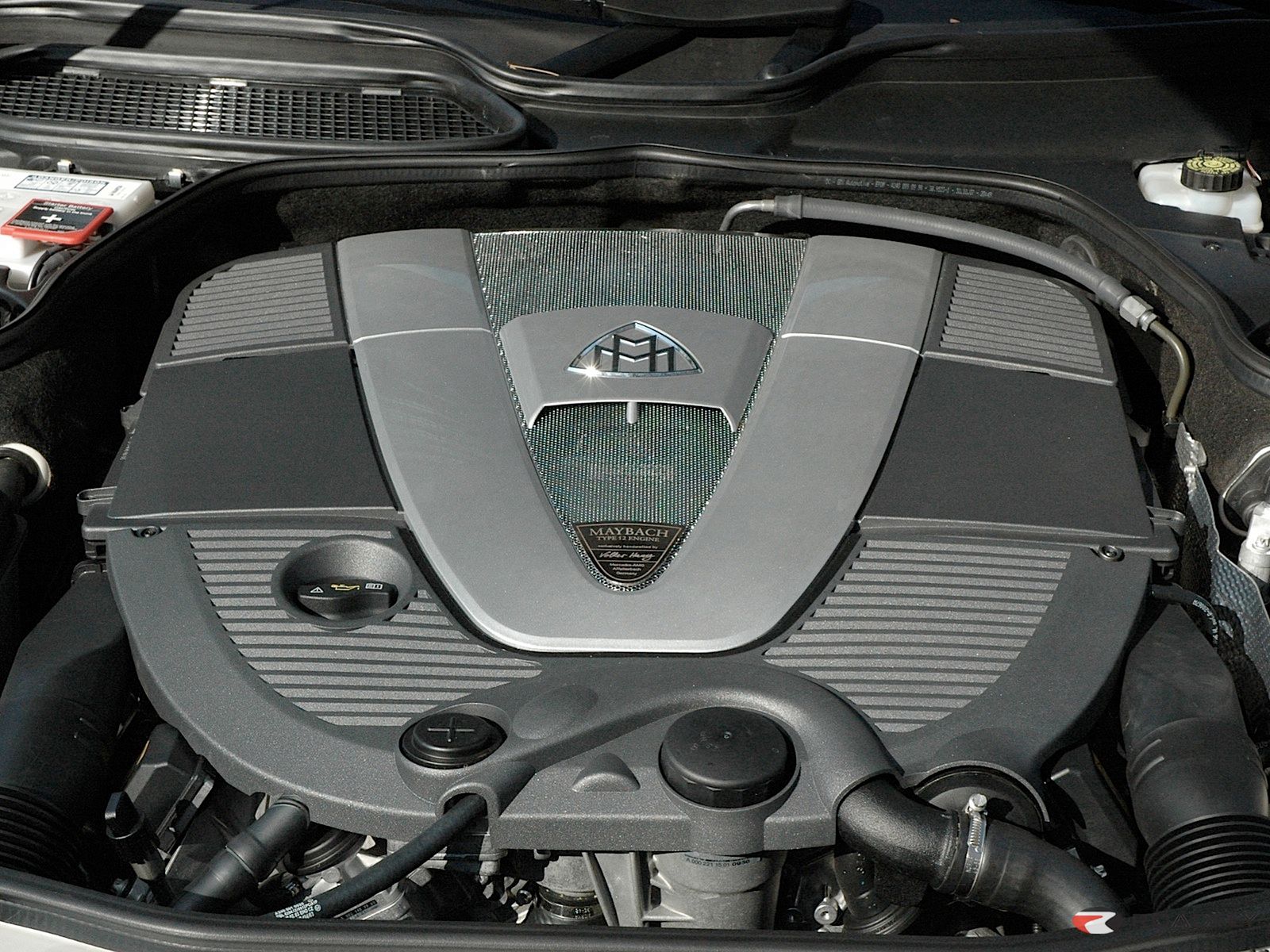 Maybach 57S Silnik (fot. roadfly.com)