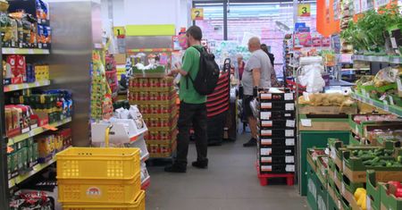 Stanęła przy kasie w Biedronce. Przeżyła szok po słowach kasjerki