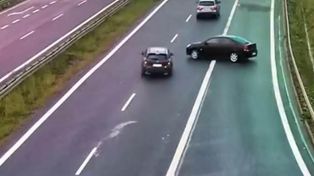 Kraków: Próbował wjechać na autostradę, wpadł w poślizg i doprowadził do zderzenia