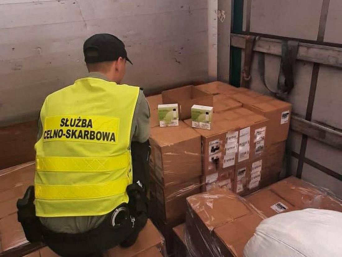 Kraków: Blisko 38 tys. nielegalnych e-papierosów przejętych na A4