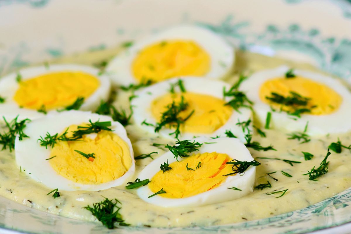 Na Wielkanoc podaję odchudzone jajka teściowej. Są gotowe w 5 minut