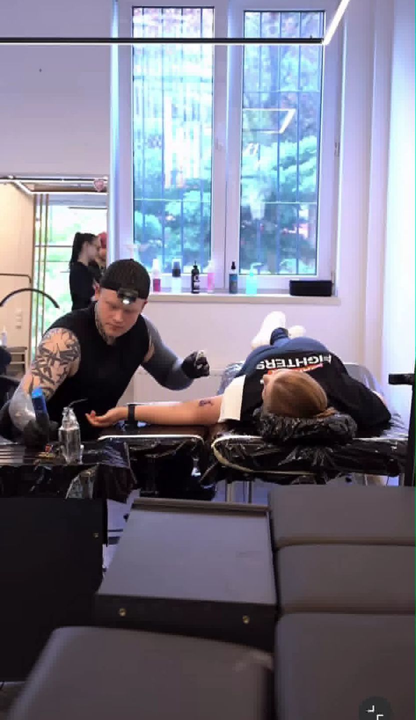 Makowkamusic zrobiła tatuaż