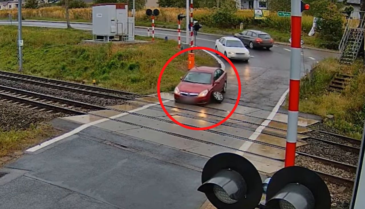 Odpadło koło. Po chwili nadjechał pociąg. Dramatyczna akcja