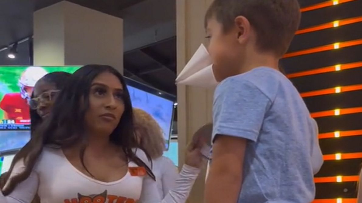 Urodziny 5-latka w Hooters