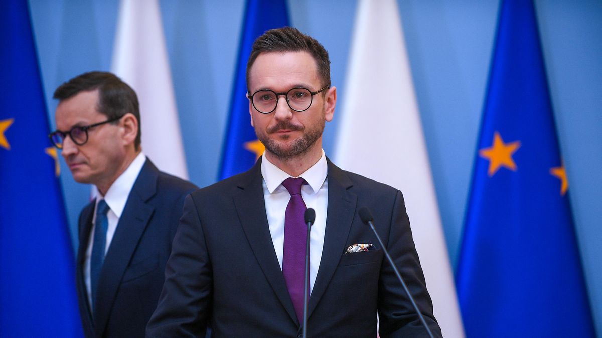 Mateusz Morawiecki, Waldemar Buda
Marcin Obara
briefing, konferencja, konferencja prasowa, kprm, po posiedzeniu rz�du, polityk, polityka, prasowa, prasowy, likwidacja, u�ytkowanie wieczyste, eliminacja u�ytkowania wieczystego, projekt ustawy, ustawa, grunty, nowe przepisy