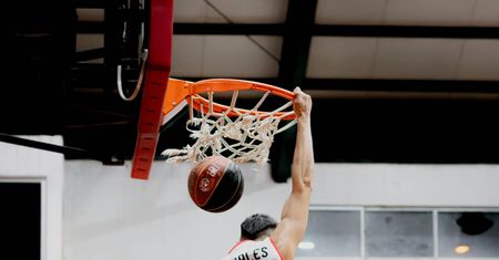 Niewiarygodny zwrot akcji w Poznaniu. Enea Basket II wypuściła zwycięstwo z rąk