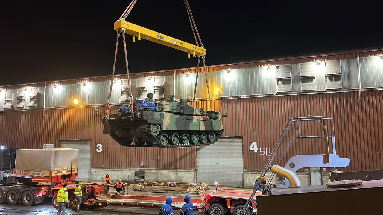 Dotarły pod osłoną nocy. Tony militarnego sprzętu w polskim porcie