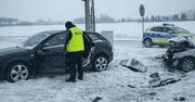 Maków Mazowiecki: Policja bada przyczyny wypadku. Dwie osoby ranne