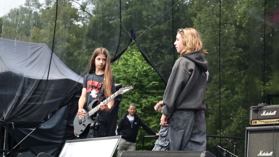 CZEMOO to młodzieżowa formacja, która połączyła punkowo-hardcore&#39;ową siłę z autentycznością zwykłego rapu