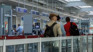 Ewakuacja na Lotnisku Chopina. 300 osób musiało opuścić halę przylotów