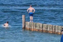 Skoczył na główkę z falochronu. Bezmyślne zachowanie turystów w Mielnie