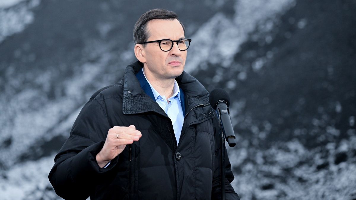 Premier Mateusz Morawiecki podczas konferencji prasowej w Toruniu