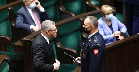 Grzegorz Braun ukarany w Sejmie. Powodem brak maseczki