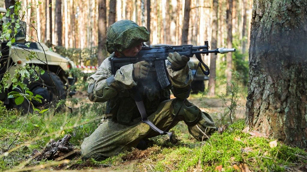 Rosyjski żołnierz na manewrach w 2021 roku