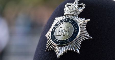 Brytyjscy policjanci pozostają w napięciu. Czekają tylko na jeden rozkaz