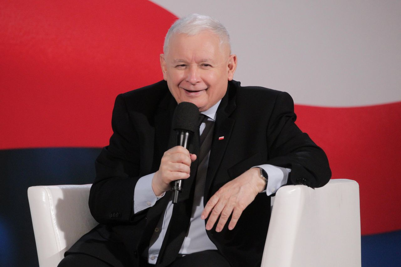 Śmiech Kaczyńskiego. "Zaatakował kobiety, bo się ich boi, bo nie poznał żadnej oprócz własnej matki"