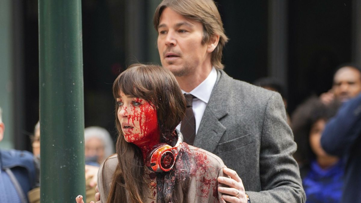 Dakota Johnson, Josh Hartnett 