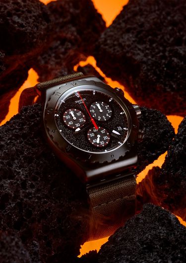 BY THE BONFIRE
NEW IRONY CHRONO, teksturowana czarna tarcza w rozmiarze 43 mm, tekstylny pasek w kolorze khaki