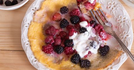 Robię ten omlet, gdy mam ochotę na coś słodkiego. Jest puszysty niczym chmurka i smakuje bajecznie