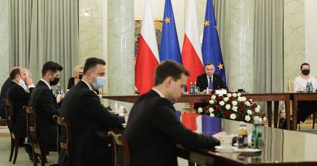 Koła sejmowe oceniają projekt Andrzeja Dudy o SN. "Niewystarczający"
