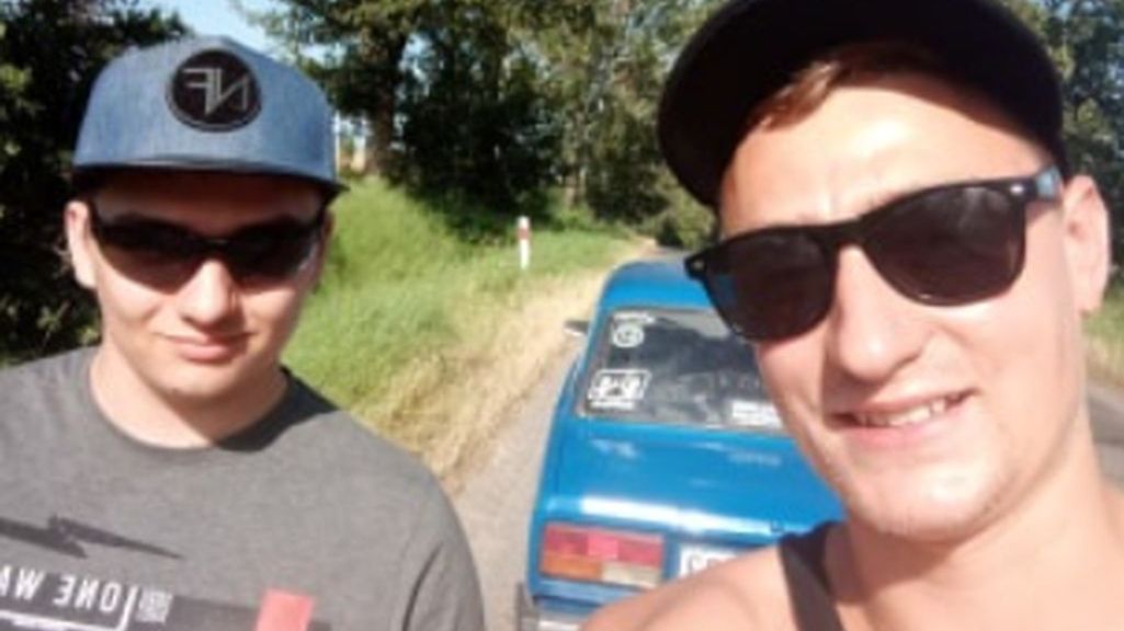 Arek i Dawid podczas podróży.