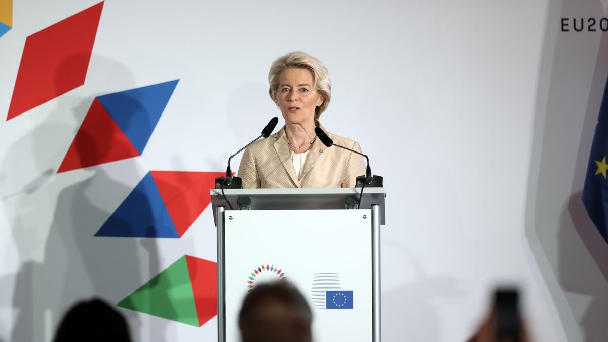 Na zdjęciu Ursula von der Leyen w Pradze