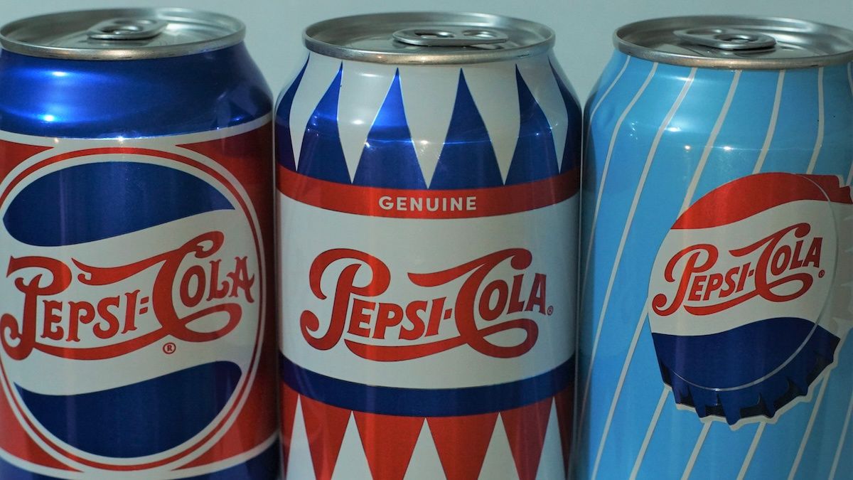 Puszki Pepsi z designem z lat 40., 50. i 60. 