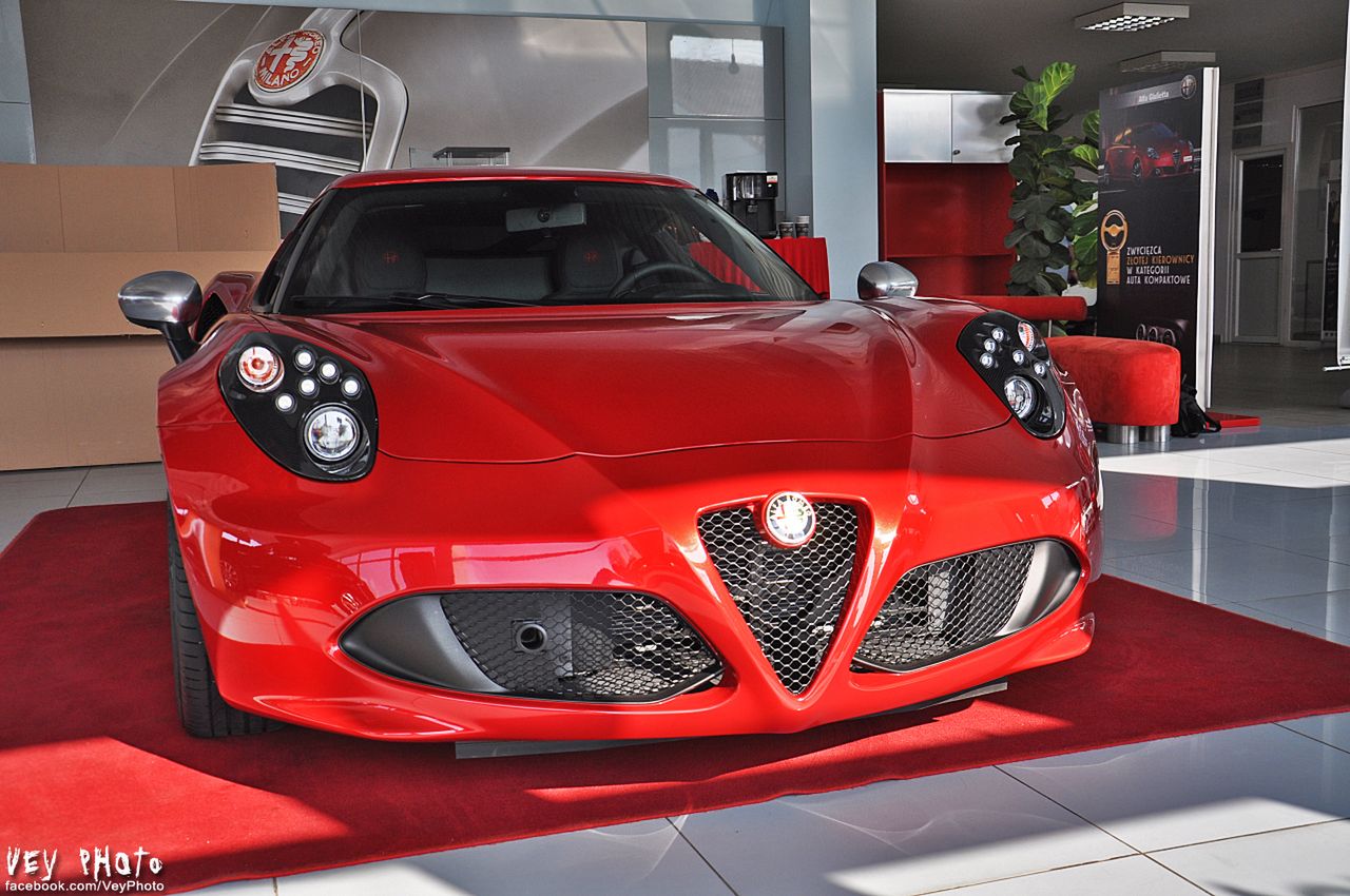 Che bella ragazza - Alfa Romeo 4C 3