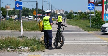 Trwa wielka akcja policji. Mundurowi biorą pod lupę osoby na hulajnogach, rowerzystów i motocyklistów