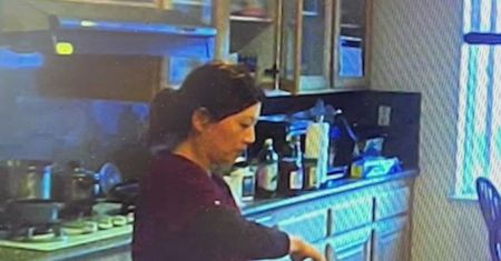 Dermatolog miała dodawać środek do czyszczenia rur do lemoniady męża