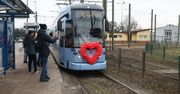 Kraków: Na ulice w dniu zakochanych wyjechał tramwaj walentynkowy