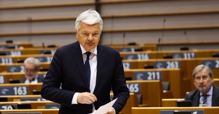 "Lex Tusk". Unijny komisarz domaga się wyjaśnień