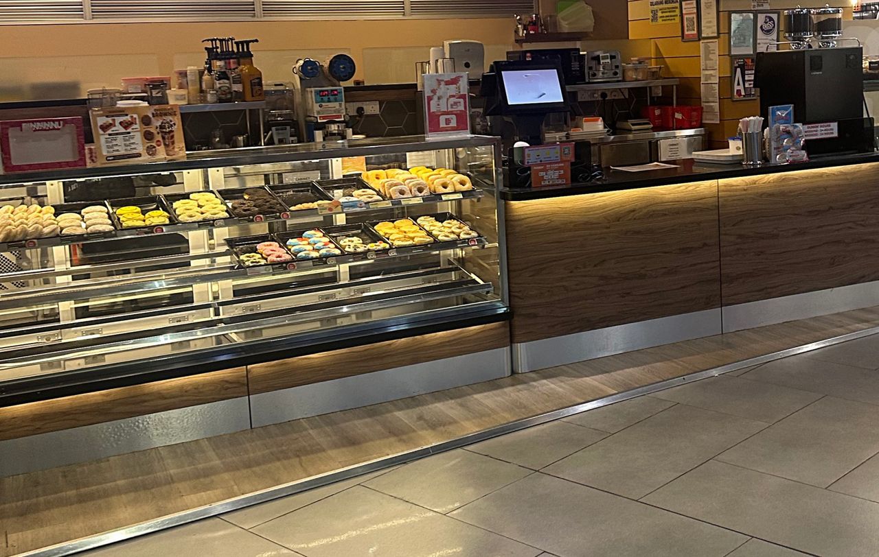 Co zjeść na stacji benzynowej, gdy dopadnie cię niespodziewany głód w drodze