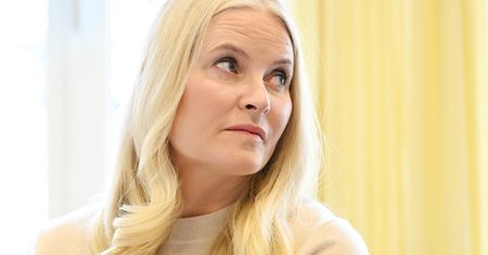 Kolacja bez Mette-Marit. Król Harald V tłumaczył nieobecność synowej