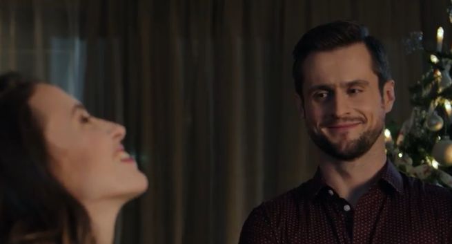 Niepraktyczny i trafiony prezent w świątecznej kampanii Plus na Kartę (wideo)