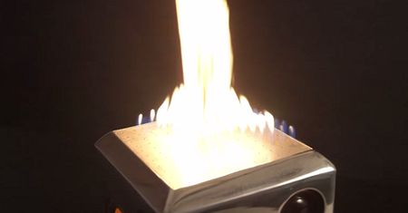 The Sound Torch: ten głośnik płonie! I tak ma być!
