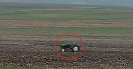 WIDEO: Ciągnik uciekł pijanemu rolnikowi i sam jeździł w kółko po polu