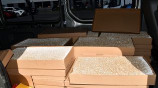 40 tysięcy nielegalnych papierosów ukrytych w pudełkach po pizzy. Policja zatrzymała 53-latka