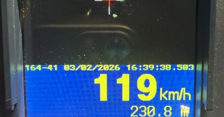 119 km/h w terenie zabudowanym. 38-latka straciła prawo jazdy i dostała 2 tys. zł mandatu