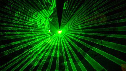 Dwa lasery - jeden niszczy, drugi ratuje 1