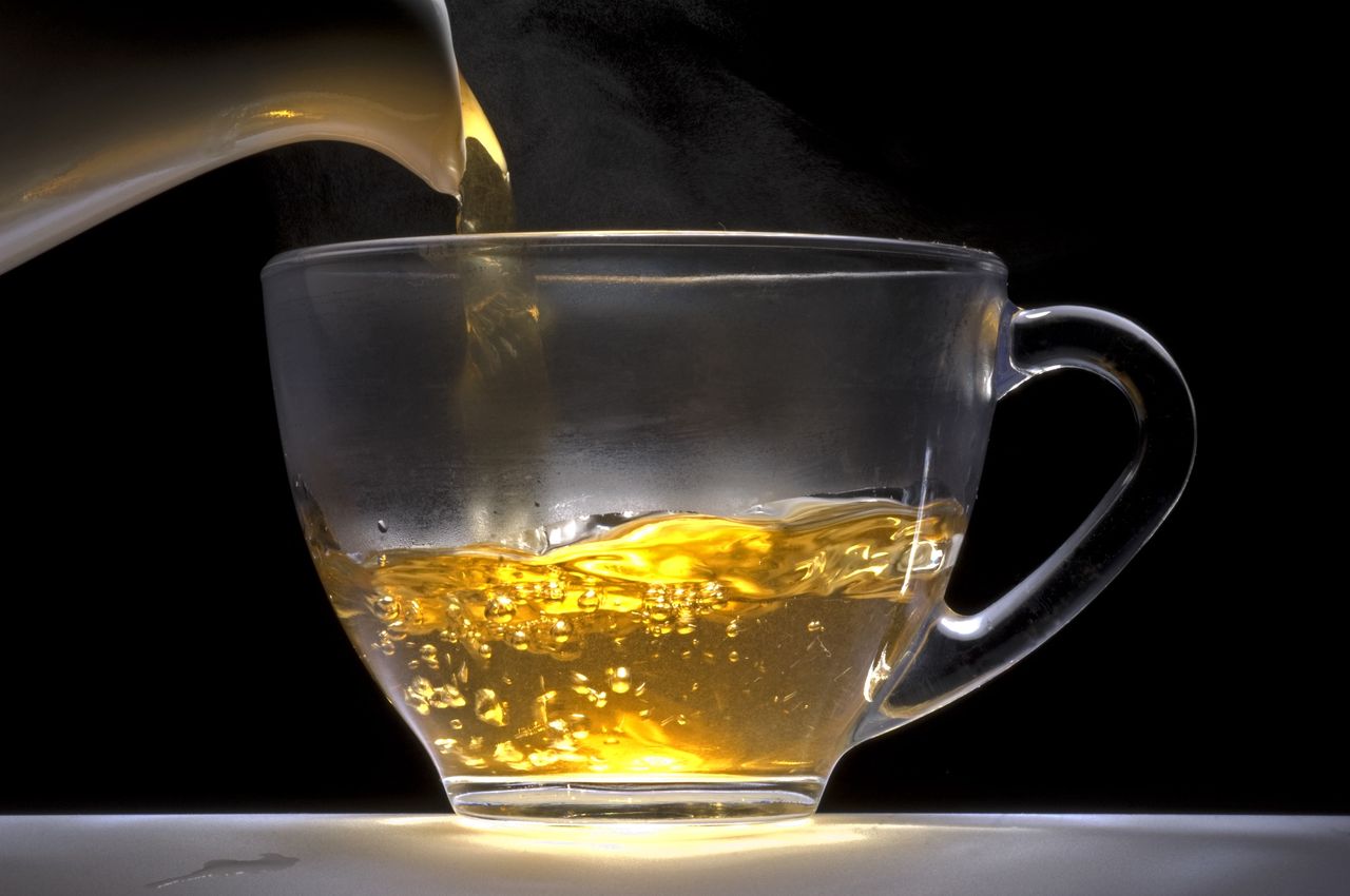 Oolong tea combines the benefits of black and green tea.